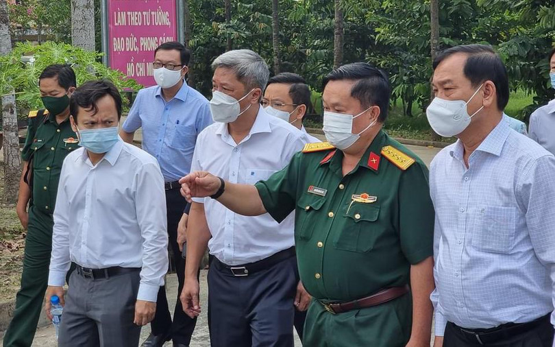 Thứ trưởng Nguyễn Trường Sơn dẫn đầu đoàn kiểm tra (Ảnh: BYT) 