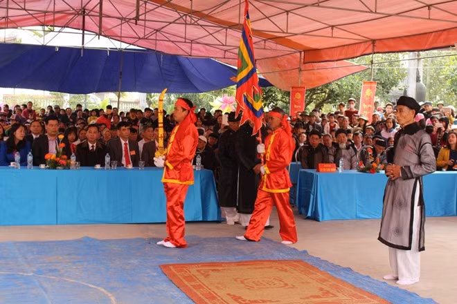 Nghi lễ thực hiện lời thề được tổ chức trước bà con nhân dân trong làng