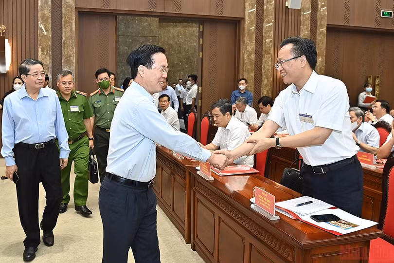 Thường trực Ban Bí thư Võ Văn Thưởng với các đại biểu tham dự Hội nghị