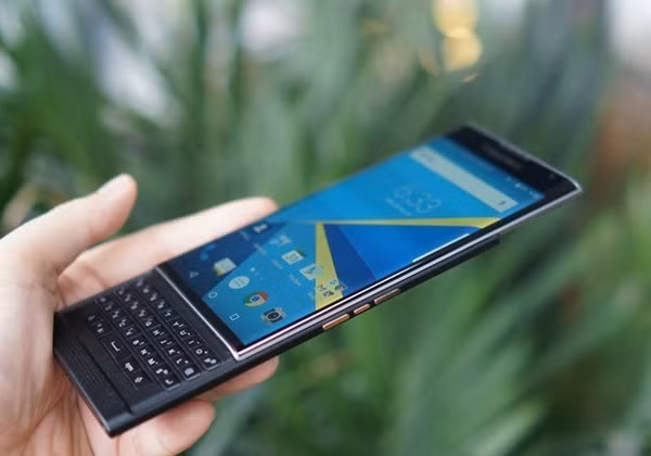 Mảng di động của BlackBerry đứng trước tương lai bấp bênh. Ảnh: Thành Duy.