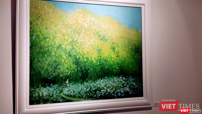 Bức "Rừng chiều" có vẻ đẹp thẳm sâu, được hoạ sĩ Lê Thanh Sơn "bật mí" vì đã được vẽ lại trên nền của một bức hoạ không như ý (Ảnh: Hoà Bình) Bức "Rừng chiều" có vẻ đẹp thẳm sâu, được hoạ sĩ Lê Thanh Sơn "bật mí" vì đã được vẽ lại trên nền của một bức hoạ không như ý (Ảnh: Hoà Bình)