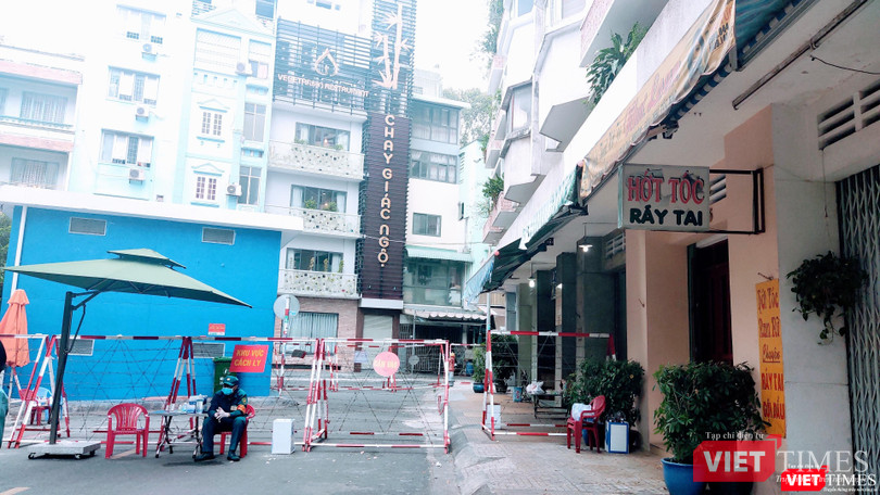 Toàn cảnh khu phong toả block B Chung cư Sư Vạn Hạnh (Ảnh: Hoà Bình)