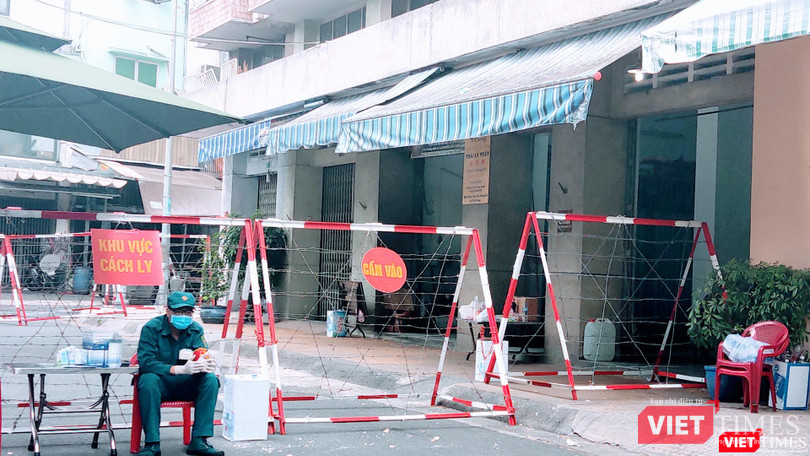 TP.HCM đã xác định được 3 người đi cùng với BN1440, trong đó 1 người đã trở thành BN1451 Bộ Y tế vừa công bố. Các lực lượng chức năng khẩn cấp truy tìm 1 người đàn ông tên Kh đã xuống xe tại quận 9 (Ảnh: Hoà Bình) TP.HCM đã xác định được 3 người đi cùng với BN1440, trong đó 1 người đã trở thành BN1451 Bộ Y tế vừa công bố. Các lực lượng chức năng khẩn cấp truy tìm 1 người đàn ông tên Kh đã xuống xe tại quận 9 (Ảnh: Hoà Bình)