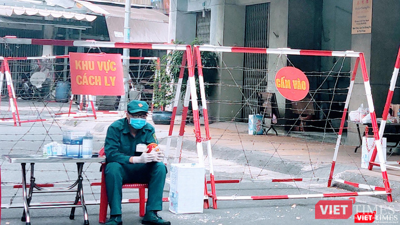 Lực lượng chức năng phong toả một phần Chung cư Sư Vạn Hạnh, phường 10, quận 5, nơi cư trú của BN1451 (Ảnh: Hoà Bình) Lực lượng chức năng phong toả một phần Chung cư Sư Vạn Hạnh, phường 10, quận 5, nơi cư trú của BN1451 (Ảnh: Hoà Bình)