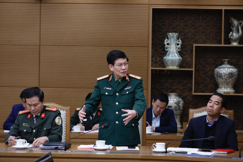 Lãnh đạo Cục Quân y (Bộ Quốc phòng) báo cáo về công tác cách ly. Ảnh: Đình Nam/VGP Lãnh đạo Cục Quân y (Bộ Quốc phòng) báo cáo về công tác cách ly. Ảnh: Đình Nam/VGP