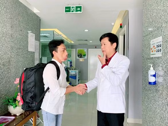 Tìm lại khuôn mặt cho người đàn ông suốt 15 năm mang thân phận "mặt quỷ" (Ảnh: TD)