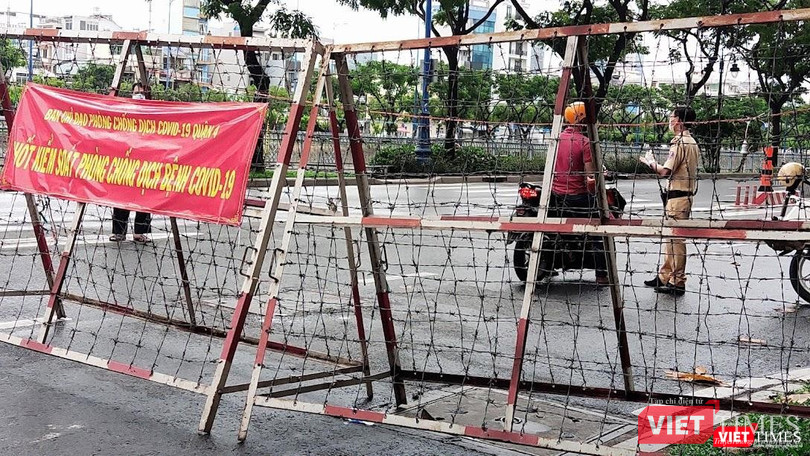 Chốt kiểm soát phòng chống dịch phường 1, quận 4. Ảnh: Hoà Bình