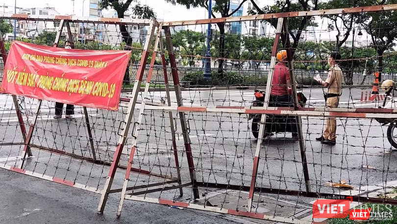 Chốt kiểm soát phòng chống dịch phường 1, quận 4. Ảnh: Hoà Bình