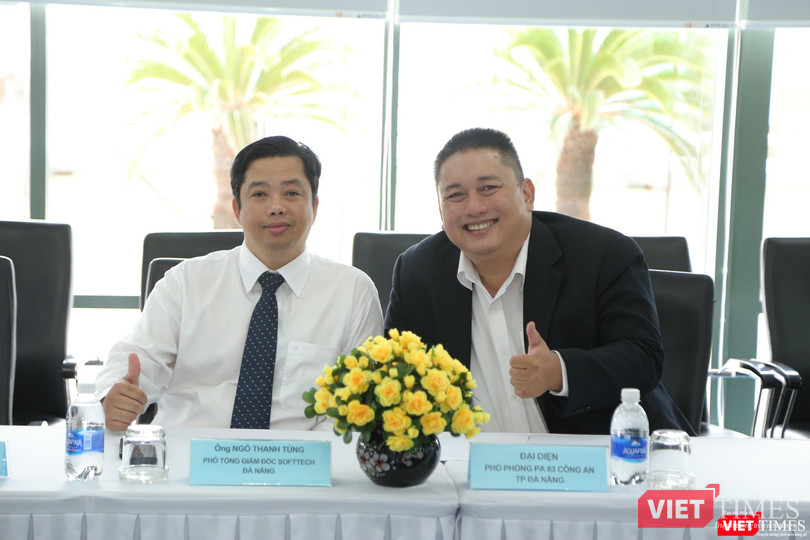 Ông Ngô Thanh Tùng - Phó Tổng Giám đốc SoftTech Đà Nẵng và ông Vũ Tuấn Anh - Phó Tổng Giám đốc Dr SME tại họp báo sáng 6/4 tại Đà Nẵng Ông Ngô Thanh Tùng - Phó Tổng Giám đốc SoftTech Đà Nẵng và ông Vũ Tuấn Anh - Phó Tổng Giám đốc Dr SME tại họp báo sáng 6/4 tại Đà Nẵng