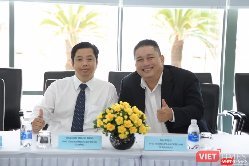 Ông Ngô Thanh Tùng - Phó Tổng Giám đốc SoftTech Đà Nẵng và ông Vũ Tuấn Anh - Phó Tổng Giám đốc Dr SME tại họp báo sáng 6/4 tại Đà Nẵng