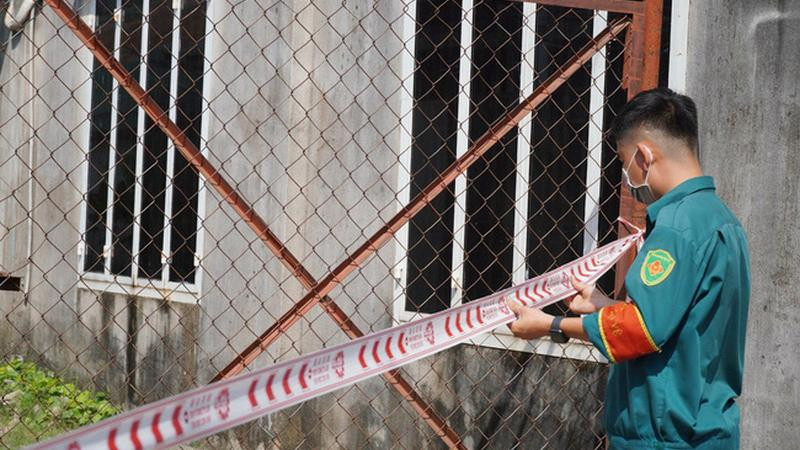 Phong toả khu vực quận 9, nơi cư trú của BN1453 (Ảnh: TTXVN) Phong toả khu vực quận 9, nơi cư trú của BN1453 (Ảnh: TTXVN)