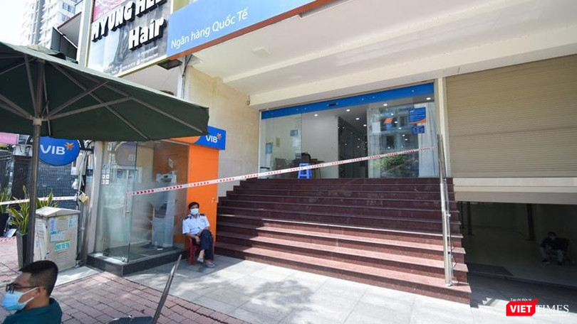 Phong tỏa nơi làm việc của trường hợp nghi nhiễm tại Quận 7 (Bá Trình - HCDC) Phong tỏa nơi làm việc của trường hợp nghi nhiễm tại Quận 7 (Bá Trình - HCDC)