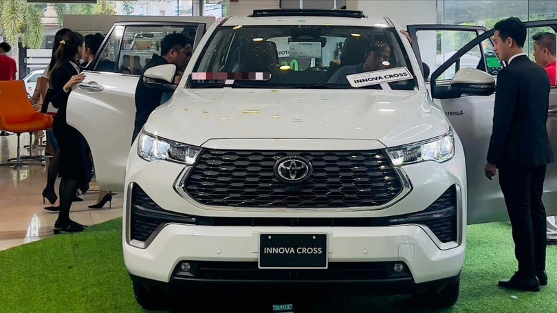 innova cross 2024 tại đại lý.jpeg