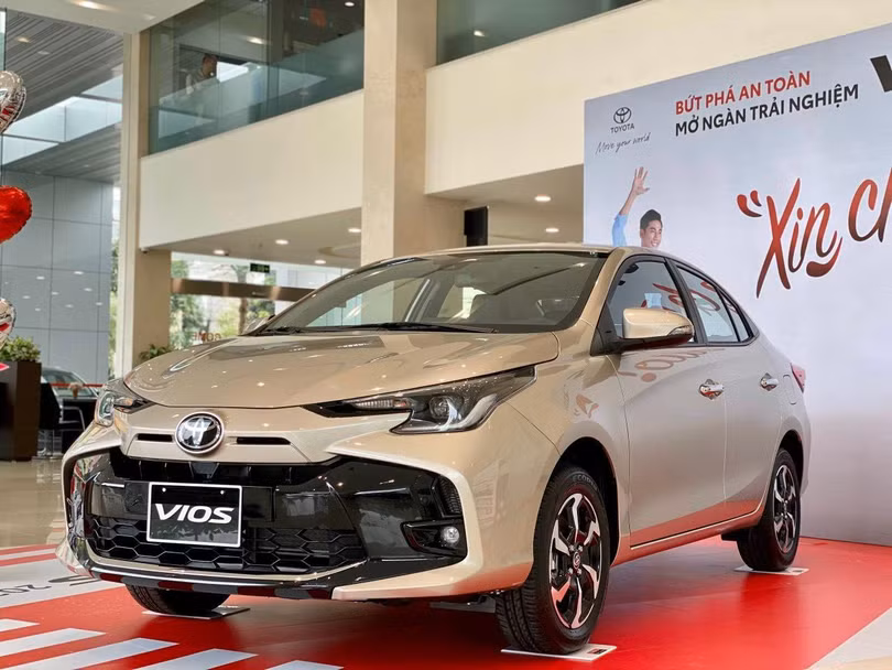 Toyota Vios vàng cát 2024.jpeg