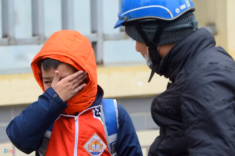 Những kiểu chống rét khi đưa trẻ đến trường ảnh 9