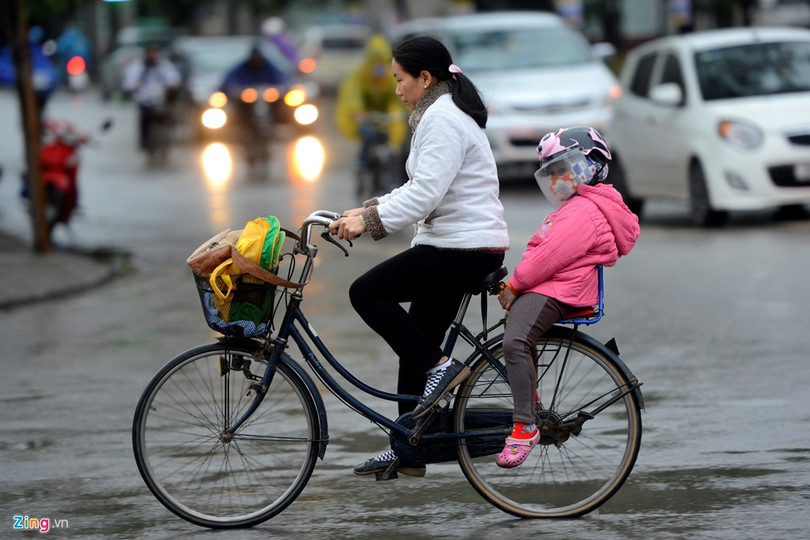 Những kiểu chống rét khi đưa trẻ đến trường ảnh 6