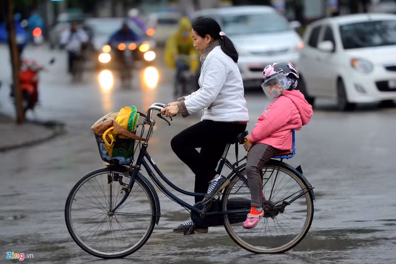 Những kiểu chống rét khi đưa trẻ đến trường ảnh 6