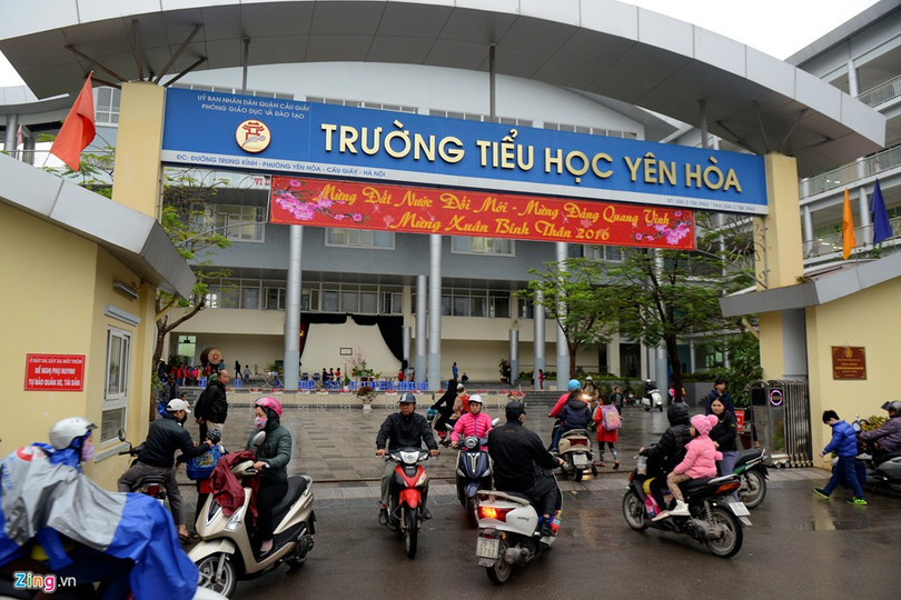 Những kiểu chống rét khi đưa trẻ đến trường ảnh 2