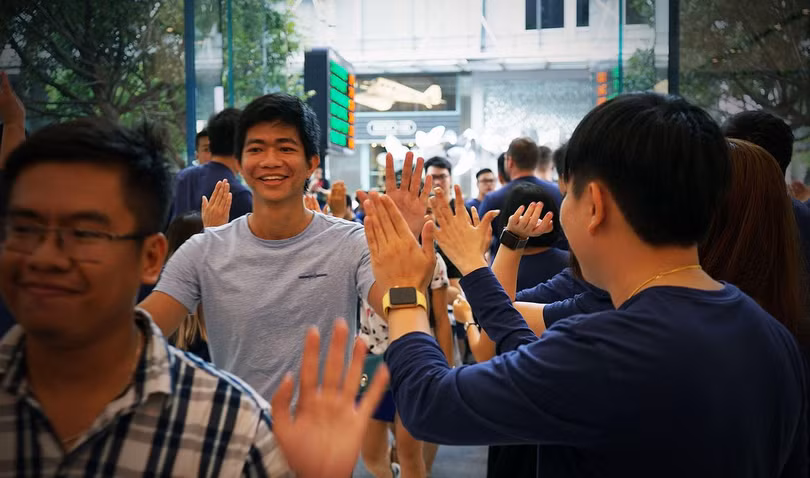 iPhone 8/ iPhone 8 Plus chính thức bán ra: nụ cười trên gương mặt người mua ảnh 13