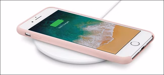 Apple đã trang bị tính năng sạc không dây cho iPhone 8, 8 Plus và X. (Ảnh: How to Geek)