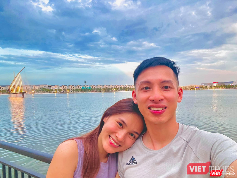 Hai vợ chồng tiền vệ của đội tuyển Việt Nam