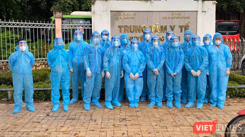 Bổ sung lực lượng nhân viên y tế tham gia chiến dịch chích ngừa COVID-19