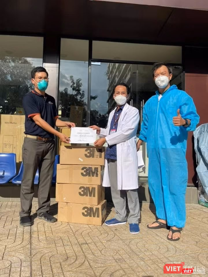 Anh Tài trở lại nhiều bệnh viện, khu cách ly để hỗ trợ lực lượng tuyến đầu chống dịch với tinh thần tri ân. Ảnh: NVCC Anh Tài trở lại nhiều bệnh viện, khu cách ly để hỗ trợ lực lượng tuyến đầu chống dịch với tinh thần tri ân. Ảnh: NVCC