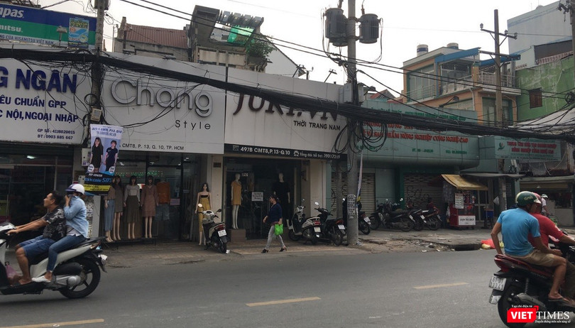 Những cửa hàng thời trang san sát trên tuyến đường CMT8 (Quận 10, Tp. Hồ Chí Minh) 