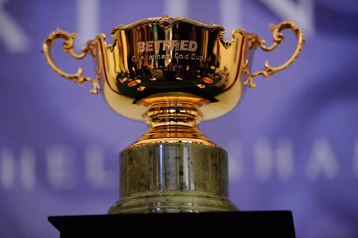 Chốt tháng 7: Giá USD giảm 2,9%, giá vàng tăng 2,5%, "thèm" ngưỡng $1.300/oz. (Ảnh: Goldcup)