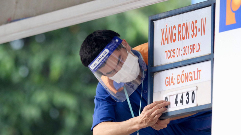 Giảm 4 lần liên tiếp, giá xăng về còn 25.600 đồng/lít