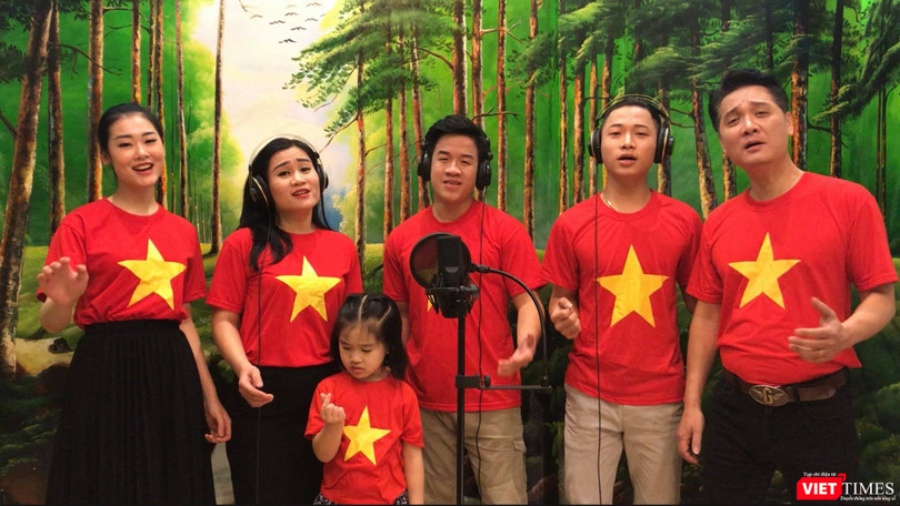 Ca sĩ Đào Tố Loan và nhóm 2HT thể hiện ca khúc "Vượt qua cái chết" (Ảnh: NVCC) 