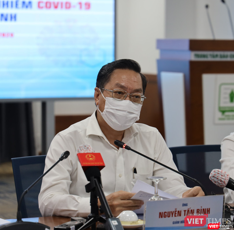 Giám đốc Sở Y tế Nguyễn Tấn Bỉnh phát biểu tại họp báo hôm 2/12 (Ảnh: Hoà Bình) Giám đốc Sở Y tế Nguyễn Tấn Bỉnh phát biểu tại họp báo hôm 2/12 (Ảnh: Hoà Bình)