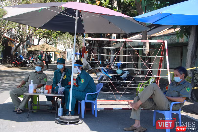 Lực lượng chức năng trực đảm bảo thực hiện mọi quy định cách ly