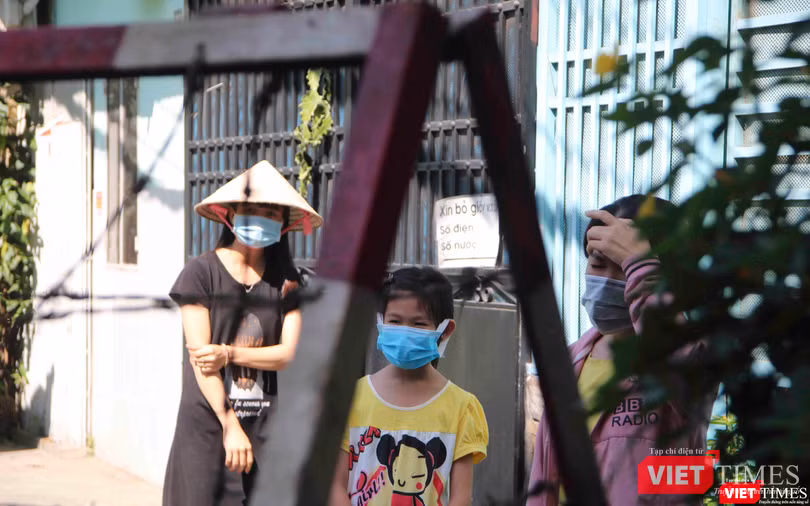 Có khoảng 500 cư dân đang sống trong vùng phong toả