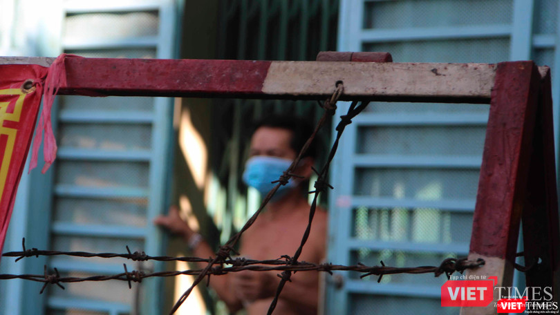 Người dân trong khu cách ly chấp hành mọi quy định Người dân trong khu cách ly chấp hành mọi quy định