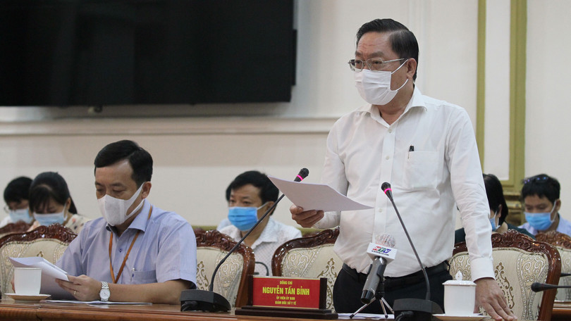 Ông Nguyễn Tấn Bỉnh - Giám đốc Sở Y tế TP.HCM cung cấp các con số chấn động tại cuộc họp Ban chỉ đạo phòng, chống dịch bệnh COVID-19 chiều ngày 3/12 (Ảnh: TTBC)