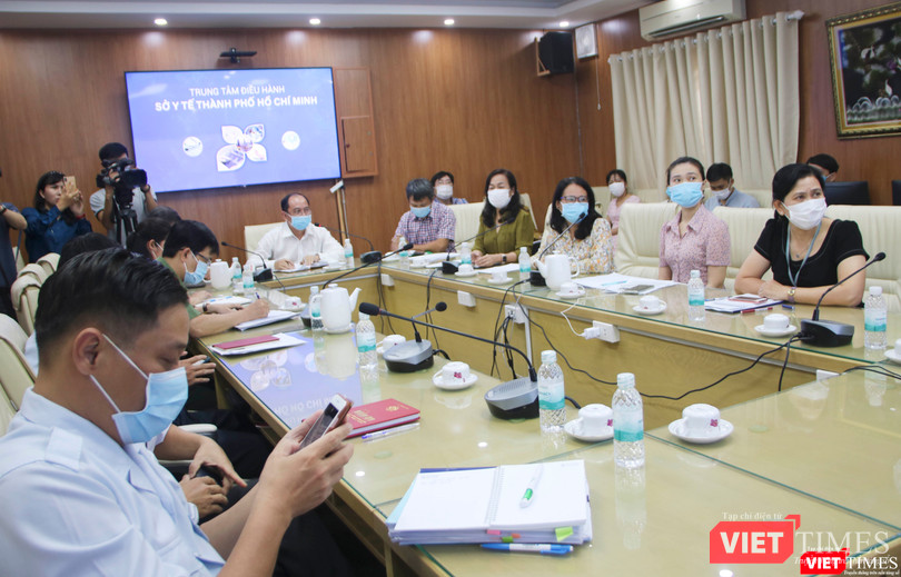 Quang cảnh họp giao ban trực tuyến khẩn cấp tại Trung tâm điều hành Sở Y tế chiều 1/12 (Ảnh: Hải Linh)