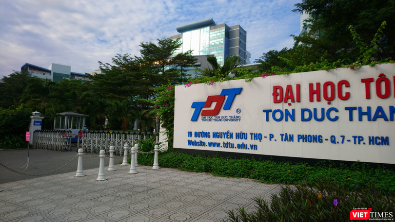Trường đại học Tôn Đức Thắng đã quyết định cho hơn 20.000 sinh viên tạm dừng học tập trung kể từ ngày 2/12 đến hết ngày 6/12 vì ca mắc COVID-19 mới.