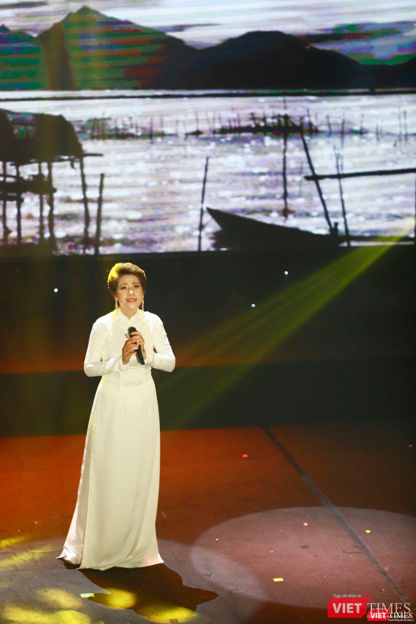 Một khúc tâm tình người Hà Tĩnh (Nguyễn Văn Tý) - NSƯT Hồng Vy hát Một khúc tâm tình người Hà Tĩnh (Nguyễn Văn Tý) - NSƯT Hồng Vy hát