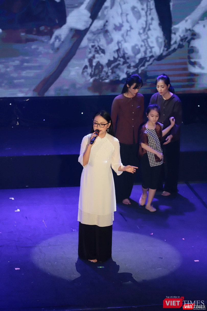 Quê em mùa nước lũ (Tiến Luân) - Phương Mỹ Chi thể hiện Quê em mùa nước lũ (Tiến Luân) - Phương Mỹ Chi thể hiện