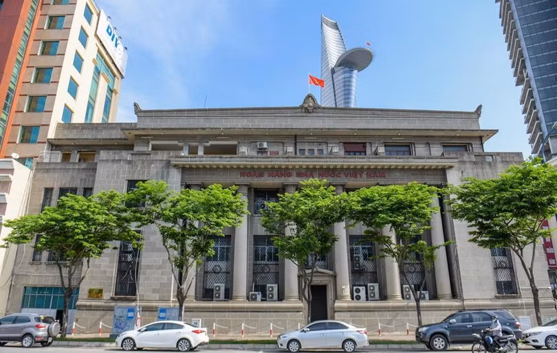 Bằng việc gia tăng các công bố và dự báo định kỳ về kinh tế vĩ mô và chính sách tiền tệ, Ngân hàng Nhà nước có thể giảm sự can thiệp vào thị trường. Ảnh: Quỳnh Trang.