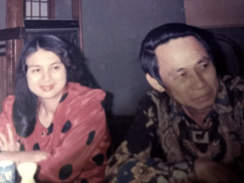 Đại sứ Lê Mai và Phu nhân Đại sứ Lê Hoàng Mai trong thời gian ở Bangkok (cuối 1986 đến đầu 1990). Copyright Lê Hoàng Mai.