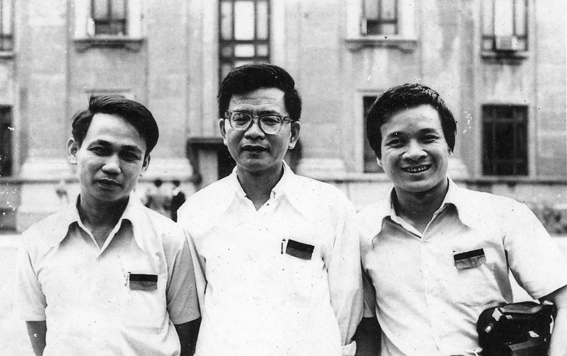 Cố Thứ trưởng Lê Mai, nguyên Bộ trưởng Nguyễn Dy Niên và nhà báo Nguyễn Văn Vinh tại vòng đàm phán vòng 2 bình thường hóa quan hệ Việt Nam - Trung Quốc. Copyright Nguyễn Văn Vinh.