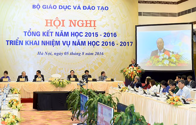 THỦ TƯỚNG NGUYỄN XUÂN PHÚC DỰ HỘI NGHỊ TỔNG KẾT NĂM HỌC 2015-2016 VÀ TRIỂN KHAI NĂM HỌC 2016-2017.