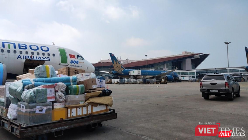 Các hãng hàng không cũng giảm tần suất bay đến TP.HCM - Ảnh Hoà Bình