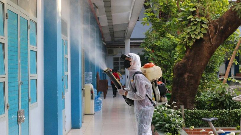 Phun khử khuẩn trường học ở TP.HCM trước khi đón học sinh trở lại học trực tiếp