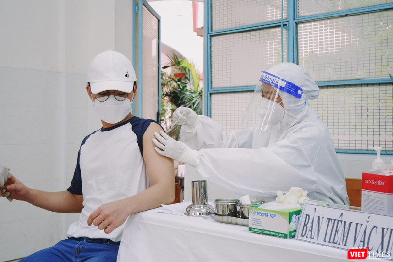 Học sinh trường Lương Thế Vinh ở TP.HCM được tiêm vắc xin ngừa COVID-19