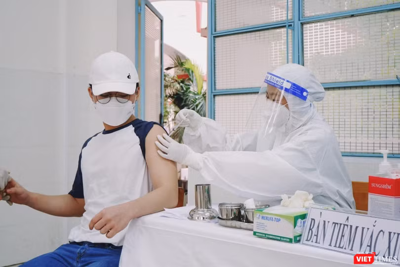 Học sinh trường Lương Thế Vinh ở TP.HCM được tiêm vắc xin ngừa COVID-19