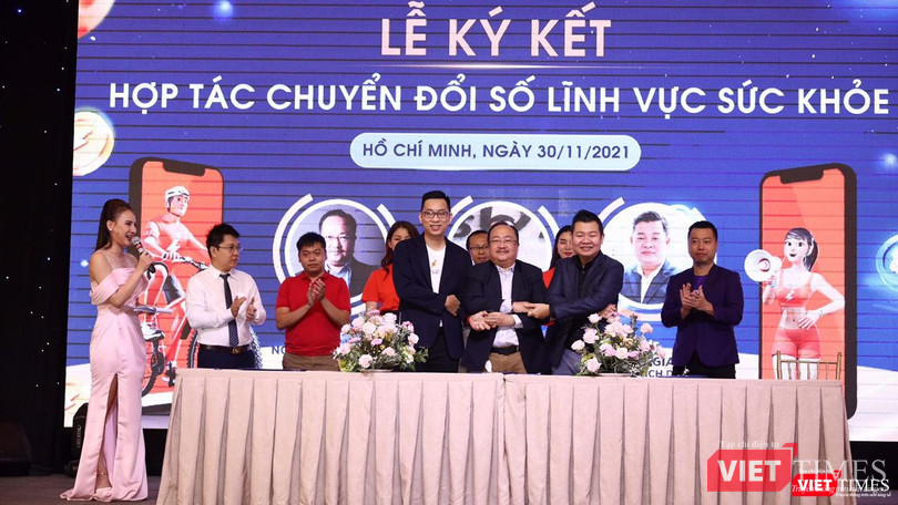 Quang cảnh lễ ký kết hợp tác chuyển đổi số nâng cao trải nghiệm số trong thể thao giữa Calo App, VECOM, DTS Quang cảnh lễ ký kết hợp tác chuyển đổi số nâng cao trải nghiệm số trong thể thao giữa Calo App, VECOM, DTS