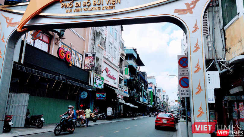 Những cảnh cửa đóng im lìm sau đại dịch trên rất nhiều con phố. Ảnh: Hoà Bình